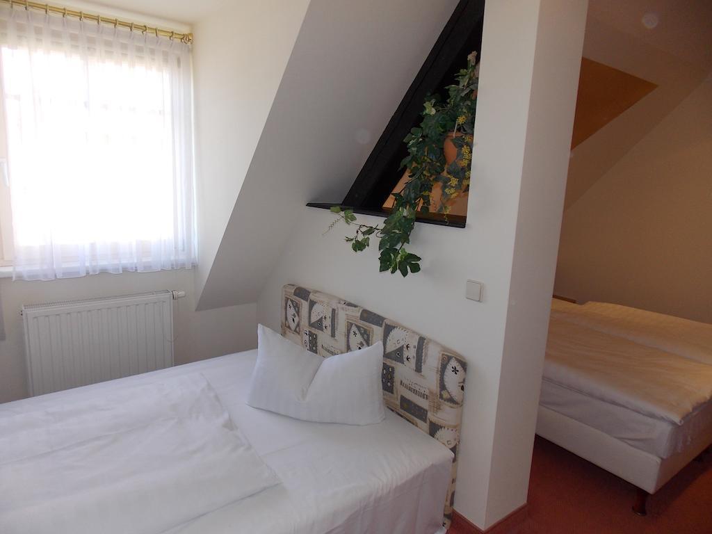 Gasthof Und Landhotel Zur Ausspanne Klipphausen Δωμάτιο φωτογραφία