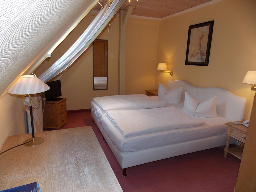 Gasthof Und Landhotel Zur Ausspanne Klipphausen Δωμάτιο φωτογραφία
