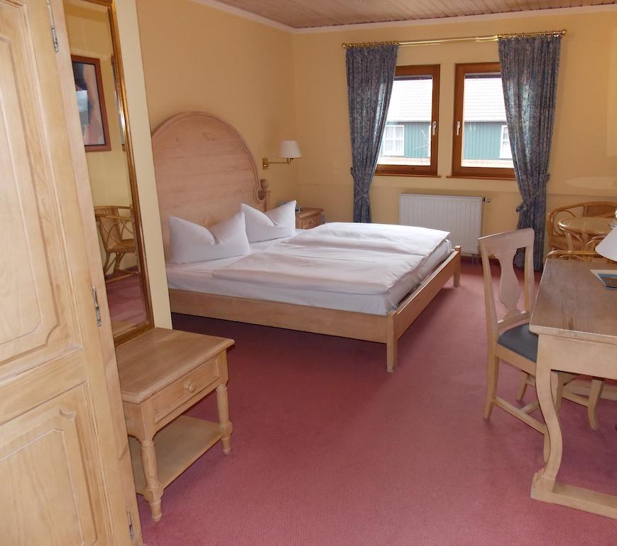 Gasthof Und Landhotel Zur Ausspanne Klipphausen Δωμάτιο φωτογραφία