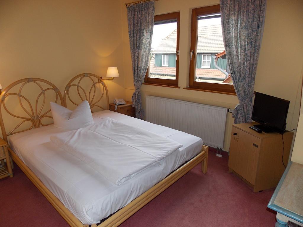 Gasthof Und Landhotel Zur Ausspanne Klipphausen Δωμάτιο φωτογραφία